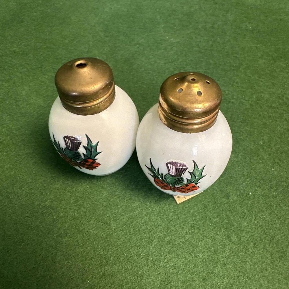 VTG Ireland 60'S Christmas Holly Red Bow MILK GLASS SALT AND PEPPER SHAKERS - Picture 9 of 9